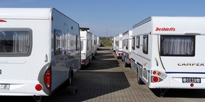 Wohnwagenhändler - Markenvertretung: T@B - Dänemark - Große Auswahl an gebrauchten Wohnwagen mit unterschiedlicher Ausstattung und Größe - Jysk Caravan Center 
