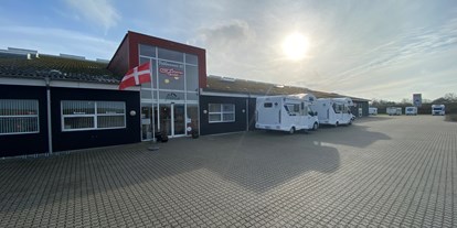 Wohnwagenhändler - Campingshop - Dänemark - Jysk Caravan Center großes Geschäft mit großer Auswahl.
Wir sind Händler von Hobby, Knaus, Fendt, T@B, Vega Caravans sowie Ahorn und Hobby Reisemobilen und Vans - Jysk Caravan Center 