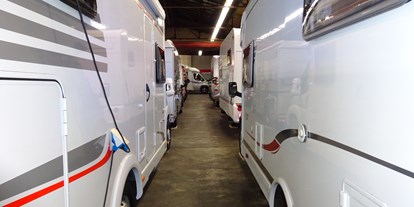 Caravan dealer - Ruhrgebiet - Fahrzeugbesichtigungen finden bei uns unabhängig vom Wetter und der Tageszeit drinnen statt. - Reisemobilhandel Thomas Mayr