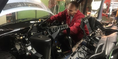 Wohnwagenhändler - Ruhrgebiet - Reparaturen am Fahrgestell durch LKW Service Voos in Solingen - Reisemobilhandel Thomas Mayr