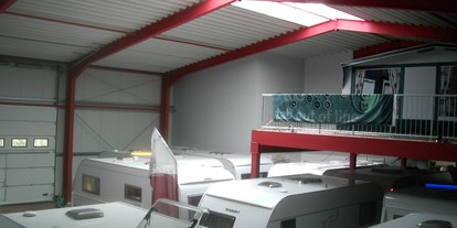 Caravan dealer - Verkauf Zelte - Ausstellungshalle mit Vorzeltempore - L.Bayer Inh. Franz Bayer