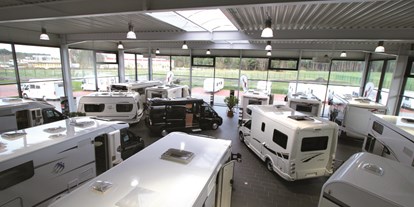Caravan dealer - Verkauf Reisemobil Aufbautyp: Alkoven - Germany - Verkaufraum - Südsee-Caravans, G. und P. Thiele OHG