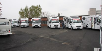 Caravan dealer - Unfallinstandsetzung - Baden-Württemberg - ein Blick auf neue Carado Reisemobile von unserer Ausstellung - Caravanium Reisemobile GmbH