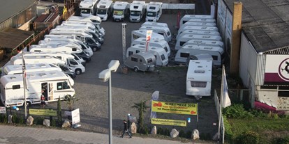 Wohnwagenhändler - Deutschland - Blick aufs Ausstellungsgelände von Speyerer Straße - Caravanium Reisemobile GmbH