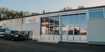 Wohnwagenhändler - Verkauf Reisemobil Aufbautyp: Teilintegriert - Region Bodensee - Eingang Werkstatt und Shop - Rema Camping