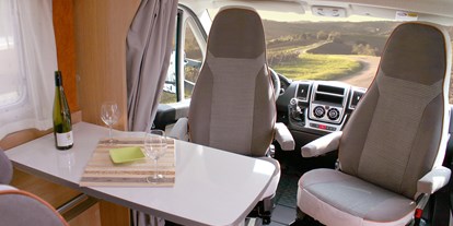 Caravan dealer - Reparatur Reisemobil - Switzerland - OrangeCamp Dinette - WoMo Vermietung GmbH