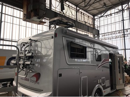 Caravan dealer - Reparatur Wohnwagen - Einbau der Dometic Freshlight 2200 Dachklimaanlage in unser Vorführfahrzeug . - VAN - STORE GOLDSCHMITT PREMIUMPARTNER