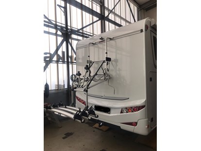 Caravan dealer - Unfallinstandsetzung - Germany - Nachrüstung eines teleskopierbaren Fahrradträger für bis zu 3 Bikes, extrem komfortabel, bei uns bekommen Sie Ihn und wir bauen alles fix und fertig an. - VAN - STORE GOLDSCHMITT PREMIUMPARTNER