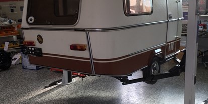 Wohnwagenhändler - Verkauf Reisemobil Aufbautyp: Spezialfahrzeuge - Caravan Schurian