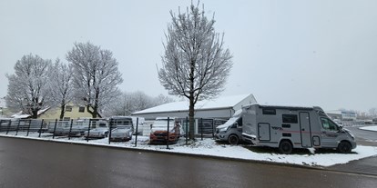 Wohnwagenhändler - Sachsen - Schnee ...schnell ein Foto gemacht - CarWo