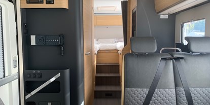 Caravan dealer - Campingsstühle - Wohnmobile Röder ADRIA Coral XL 660 SL