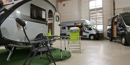 Caravan dealer - Vermietung Reisemobil - Germany - In unserer Ausstellung warten Reisemobile und Wohnwagen darauf von Ihnen entdeckt zu werden. - maincamp GmbH