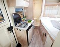 Camper mieten: kompaktes kleines Wohnmobil für 1-3 Personen günstig mieten - Ahorn Camp 590 Wohnmobil bei AlbCamper