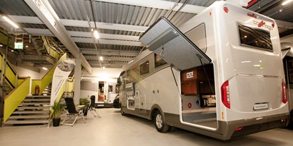 Wohnwagenhändler - Verkauf Reisemobil Aufbautyp: Integriert - Deutschland - Heck Caravan & Reisemobile