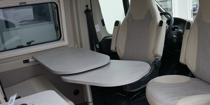Caravan dealer - Freizeitfahrzeuge-Teichmann ETRUSCO CV 600 BB Complete Selection