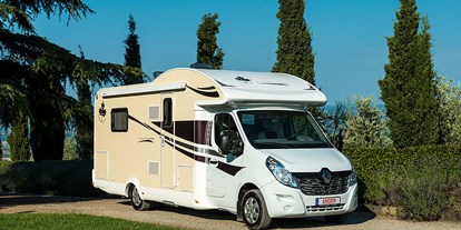 Caravan dealer - Ahorn Canada TQ Wohnmobil günstig mieten bei AlbCamper - Ahorn Canada TQ Teilintegriertes Wohnmobil