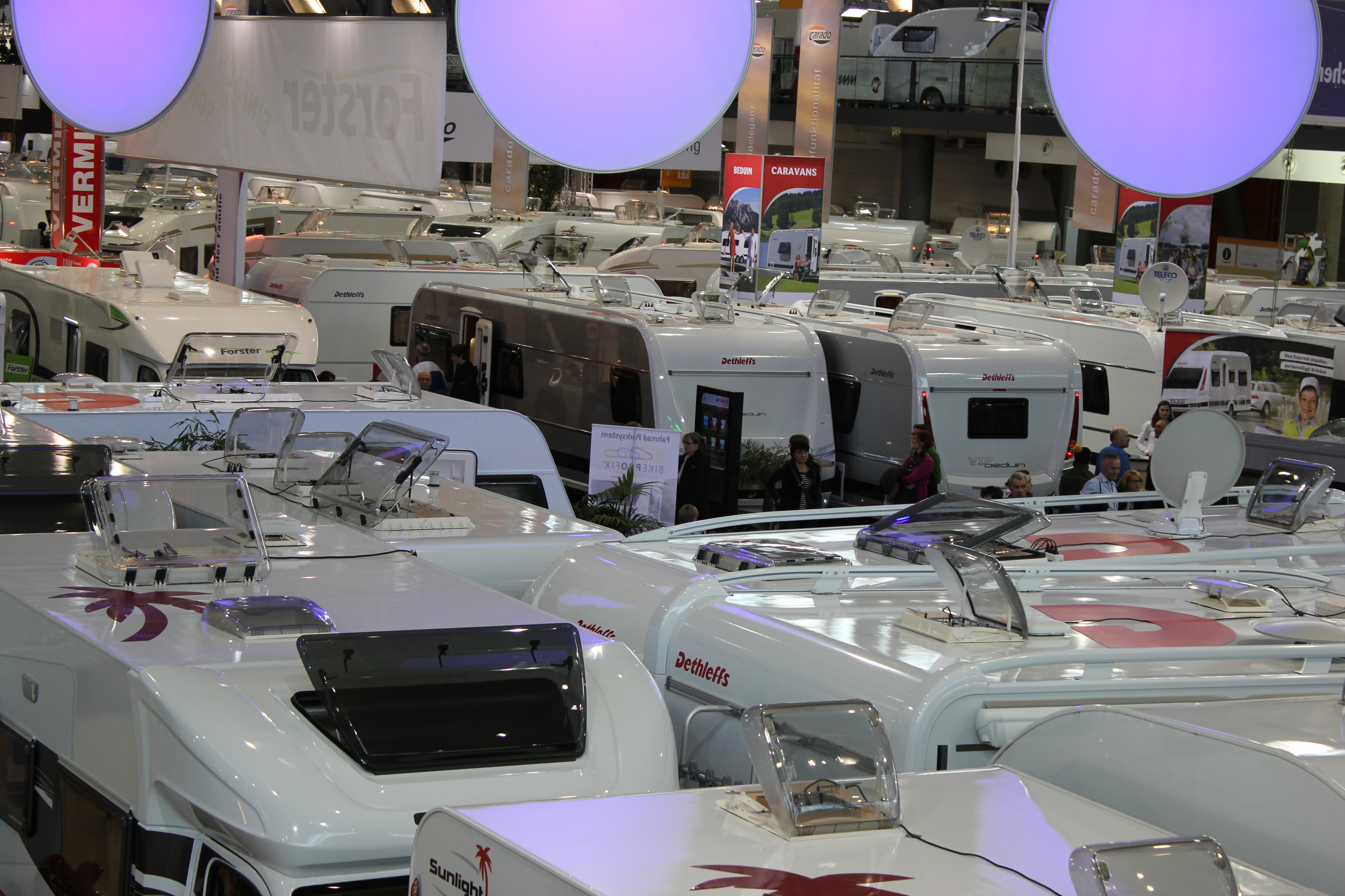 Disponibile nei fine settimana: Concessionario caravan con servizio extra - caravanmarkt.info