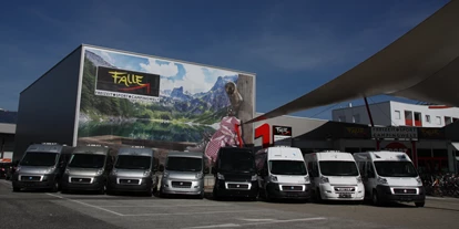 Caravan dealer - Serviceinspektion - Kastenwagen Ausstellung - Falle - Freizeit Sport Campingwelt