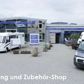 RV dealer - schaffer-mobil Eingang zum Fahrzeugverkauf, Zubehör-Shop und Anmeldung Stellplatz - schaffer-mobil Wohnmobile GmbH