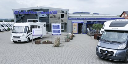 Wohnwagenhändler - Gasprüfung - Sachsen - schaffer-mobil Eingang zum Fahrzeugverkauf, Zubehör-Shop und Anmeldung Stellplatz - schaffer-mobil Wohnmobile GmbH