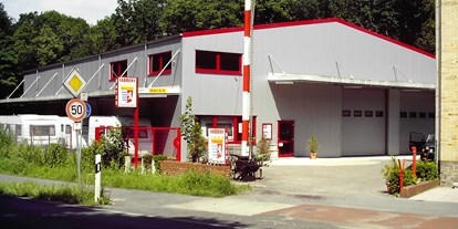 Caravan dealer - Verkauf Zelte - North Rhine-Westphalia - Einfahrt zu unserem Gelände - L.Bayer Inh. Franz Bayer