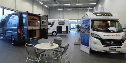 Caravan dealer - Verkauf Reisemobil Aufbautyp: Kastenwagen - Grosszügiger Showroom - Alco Wohnmobile AG