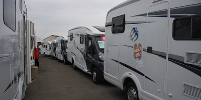 Caravan dealer - ein Blick auf neue Knaus Reisemobile von unserer Ausstellung - Caravanium Reisemobile GmbH