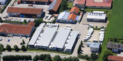 Wohnwagenhändler - Markenvertretung: Adria - Firmengelände - Bayern Camper