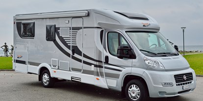 Caravan dealer - Region Bodensee - OrangeCamp D13 - Teilintegriertes, grosszügiges Modell - WoMo Vermietung GmbH
