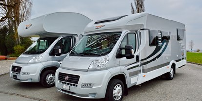 Caravan dealer - Reparatur Reisemobil - Egnach - OrangeCamp Alkoven und Teilintegrierte Modell im edlen Silber-Design - WoMo Vermietung GmbH