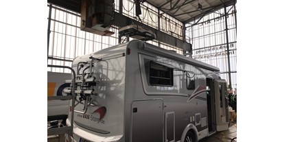 Wohnwagenhändler - Reparatur Reisemobil - Einbau der Dometic Freshlight 2200 Dachklimaanlage in unser Vorführfahrzeug . - VAN - STORE GOLDSCHMITT PREMIUMPARTNER