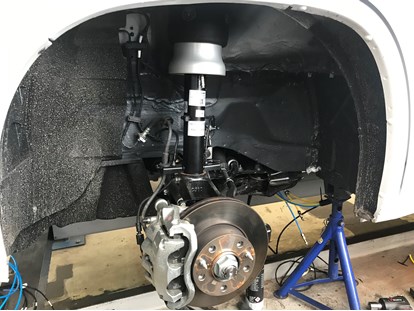 Caravan dealer - Gasprüfung - Germany - Vollluftfederbein der 4 Kanal Luftfederung mit Air Drive Control in einem Fiat Ducato  - VAN - STORE GOLDSCHMITT PREMIUMPARTNER