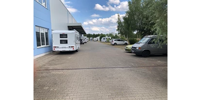 Caravan dealer - Servicepartner: AL-KO - Germany - Ein Teil der Außenfläche - Caravan Company Berlin Schötzau u. Sohn