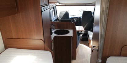 Caravan dealer - Dusche - Reisemobile Zill LMC - Explorer I 675 G Comfort