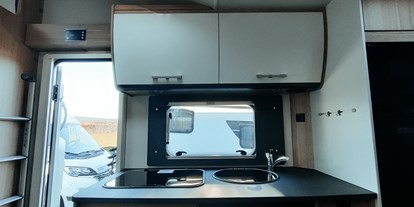 Caravan dealer - Aufbauart: Alkoven - Caravan-Center Jens Patzer SUNLIGHT A 70 