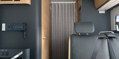 Wohnwagenhändler - Campingsstühle - Wohnmobile Röder ADRIA Coral XL 660 SL