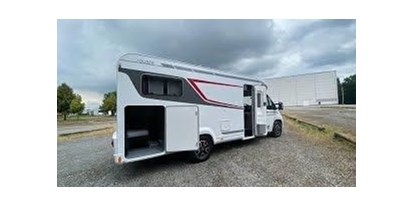 Caravan dealer - Campingtisch - Wohnmobile Röder LMC H 730 G