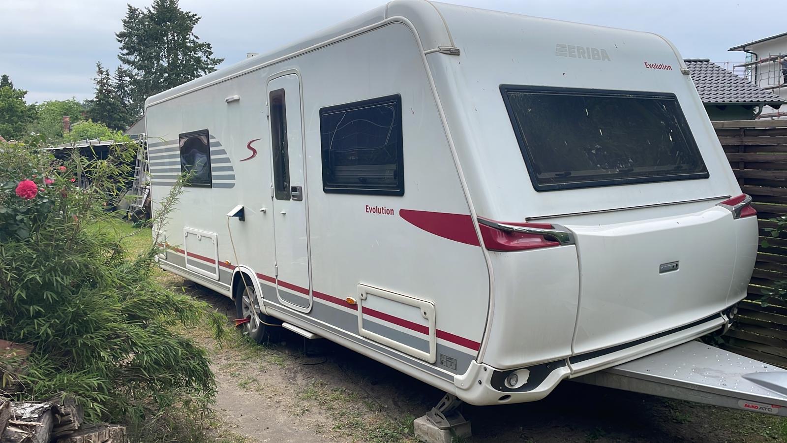 Concessionario camper - Große Sitzgruppe kann umgebaut werden zum Bett - Hymer 580 GL