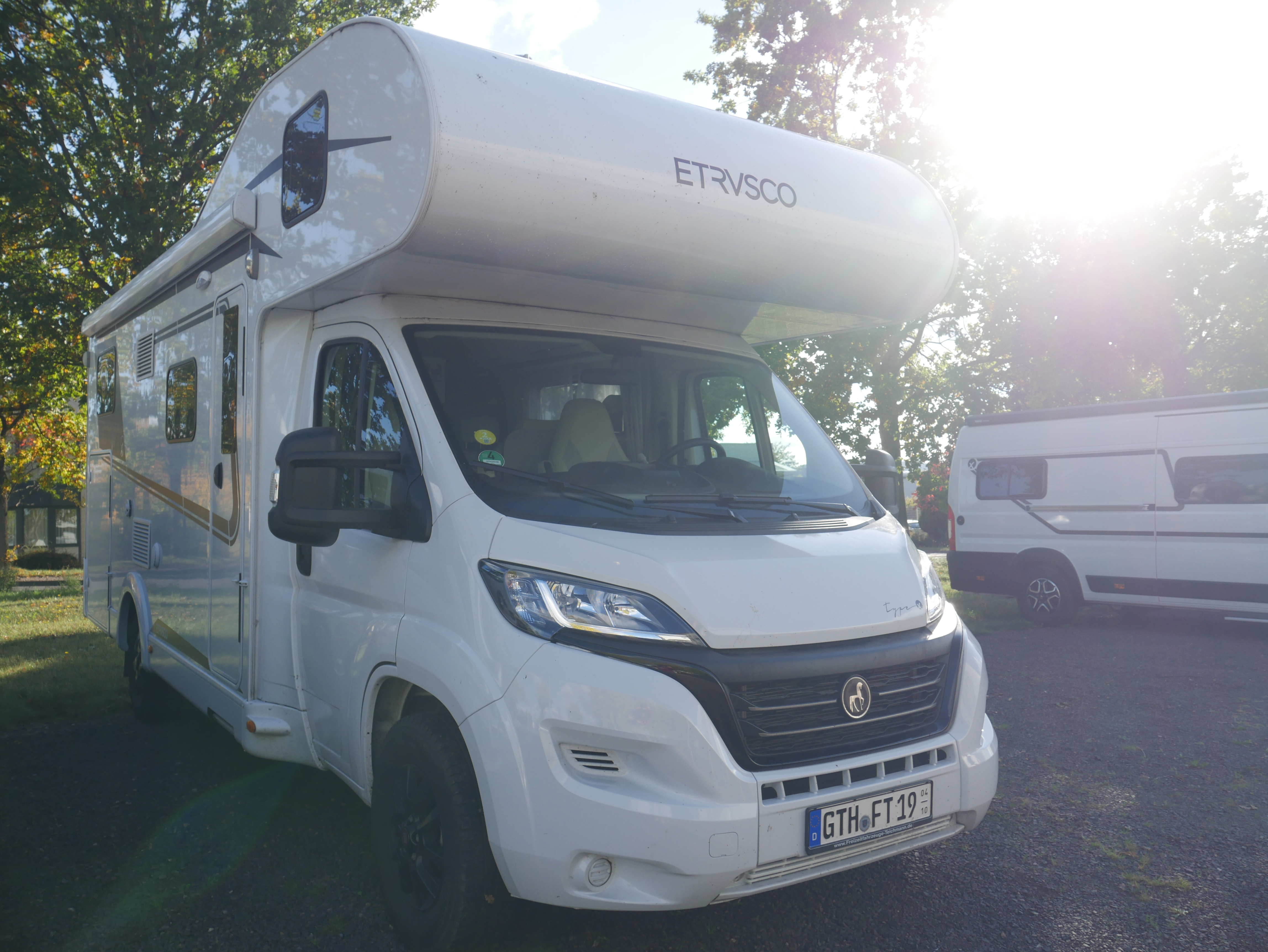 Caravandealer - Wohnmobil ETRUSCO A 7300 DB Gebrauchtfahrzeug Sat-TV/ Markise/ Multimedia sofort verfügbar