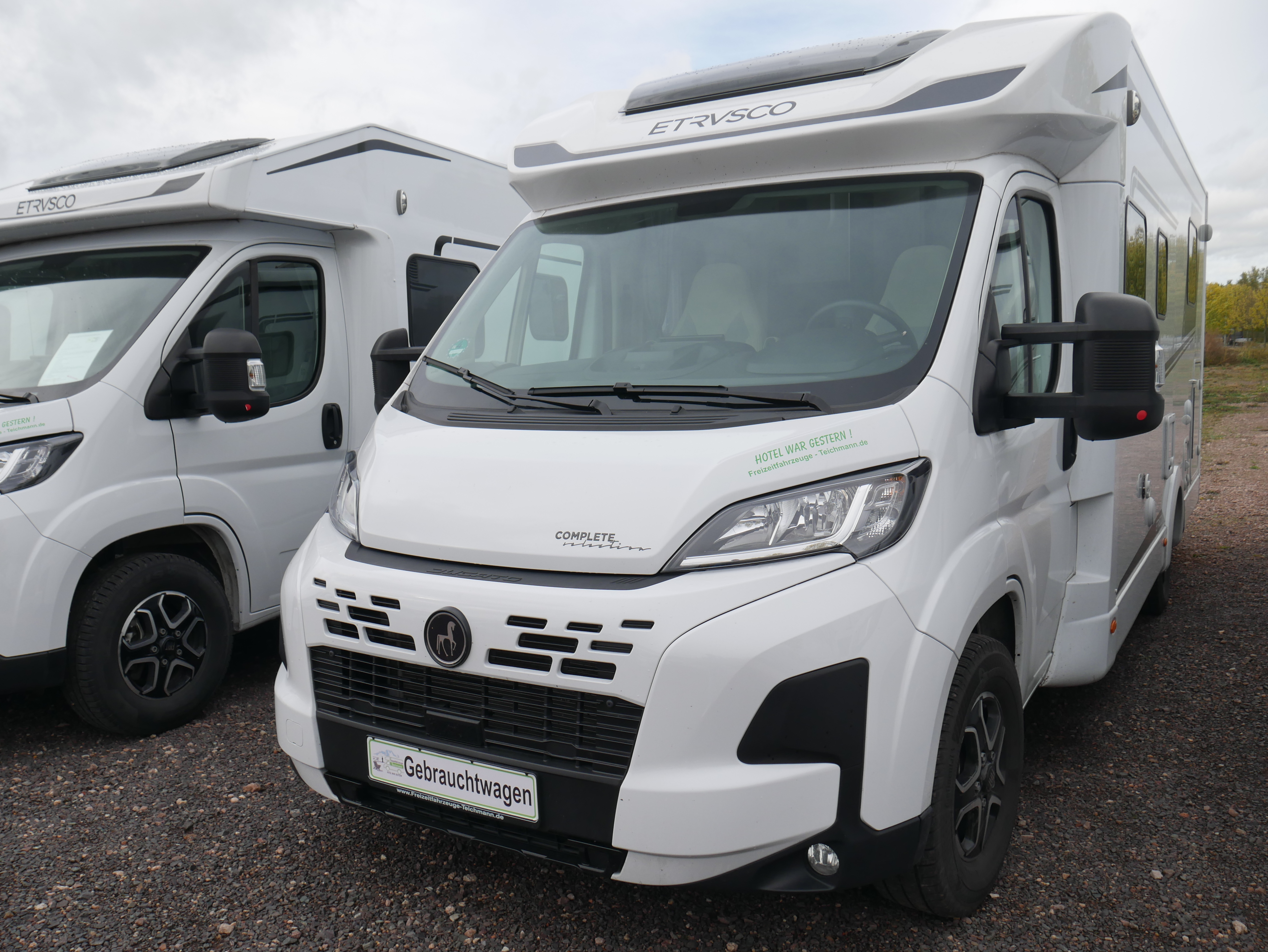 Wohnmobilhändler - Wohnmobil Etrusco T 7400 QBC -Queensbett- Automatik 180 PS, Hubbett, M+S Reifen Alpine, Gebrauchtfahrzeug sofort verfügbar