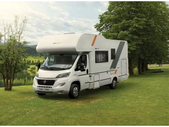 Wohnmobilhändler: Wohnmobil mieten - Alkoven Sun Living bei AlbCamper.de - AlbCamper Wohnmobilvermietung, Wohnmobil mieten