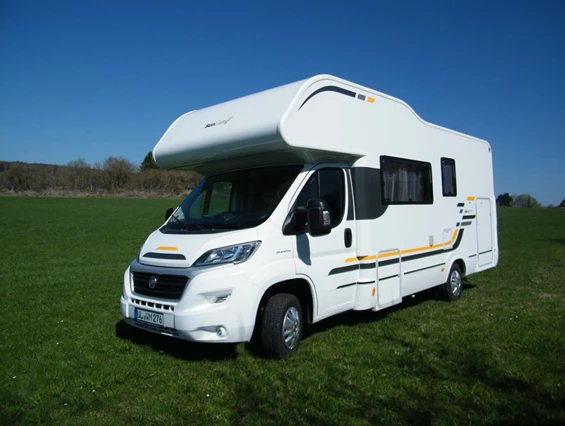 Wohnmobilhändler: Wohnmobil mieten für 2-6 Personen - AlbCamper Wohnmobilvermietung, Wohnmobil mieten
