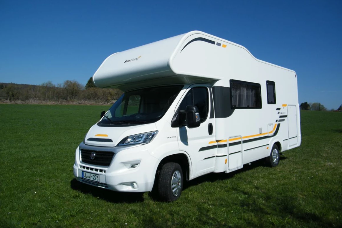 Wohnmobilhändler: Wohnmobil mieten für 2-6 Personen - AlbCamper Wohnmobilvermietung, Wohnmobil mieten