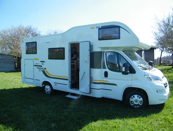 Wohnmobilhändler: Wohnmobil günstig mieten AlbCamper - AlbCamper Wohnmobilvermietung, Wohnmobil mieten