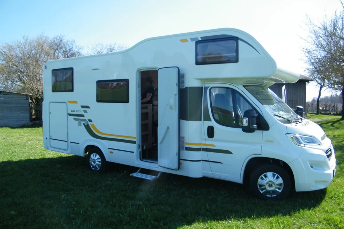 Wohnmobilhändler: Wohnmobil günstig mieten AlbCamper - AlbCamper Wohnmobilvermietung, Wohnmobil mieten