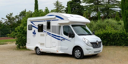 Wohnwagenhändler - Metzingen - Ahorn Camp 590 Wohnmobil mieten bei AlbCamper.de - AlbCamper Wohnmobilvermietung, Wohnmobil mieten