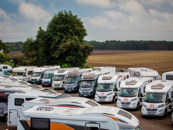 Wohnmobilhändler: P-concept Reisemobile