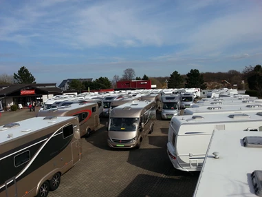 Wohnmobilhändler: P-concept Reisemobile