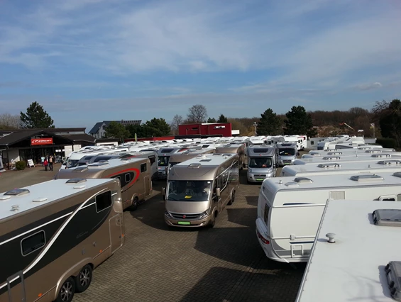 Wohnmobilhändler: P-concept Reisemobile