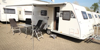 Caravan dealer - Wachtberg (Rhein-Sieg-Kreis) - Das Mietfahrzeug. Ausstattung: SAT mit TV, Rangierhilfe, Solaranlage, Autark Paket, Markiese, Fahrradträger. - G.F.H Freizeitmobile
